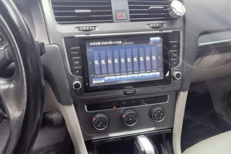 Used Volkswagen Golf 2015 1.6L Automatic Comfort Model Audio And AC Panel