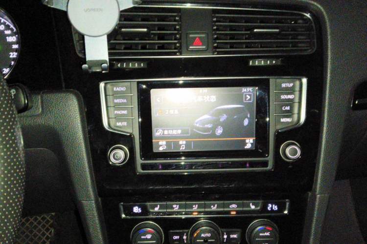 Used Volkswagen Golf 2015 1.4TSI Automatic Flagship Model Audio And AC Panel