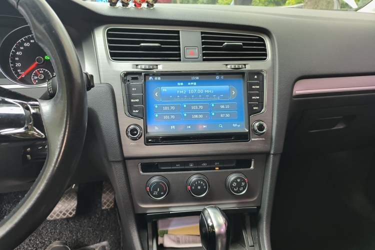 Used Volkswagen Golf 2015 1.6L Automatic Comfort Model Audio And AC Panel