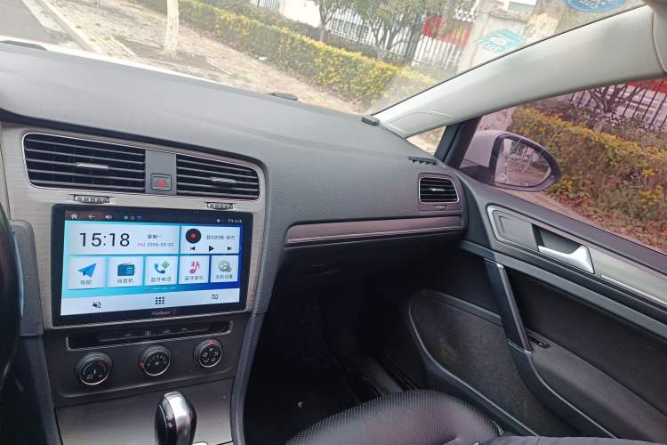 Used Volkswagen Golf 2015 1.4TSI Automatic Comfort Model Audio And AC Panel