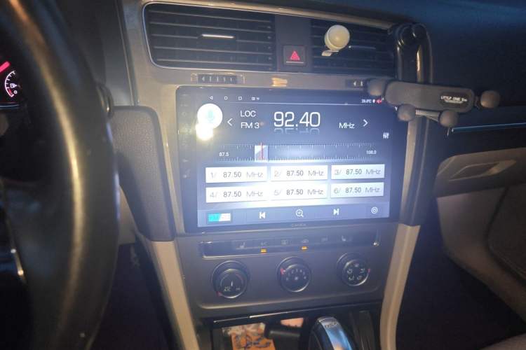 Used Volkswagen Golf 2015 1.4TSI Automatic Luxury Model Audio And AC Panel