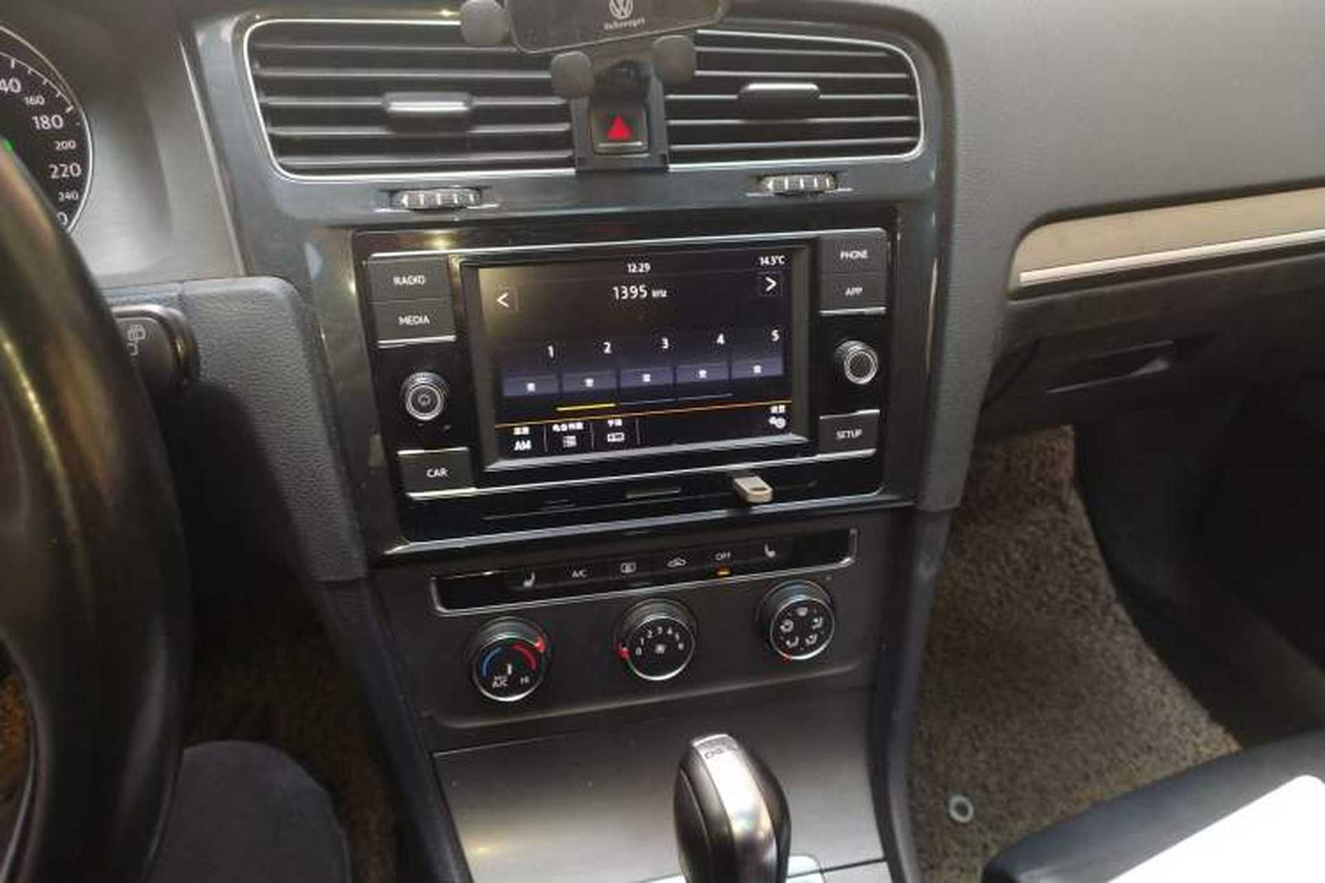 Used Volkswagen Golf 2015 1.4TSI Automatic Luxury Model Audio And AC Panel