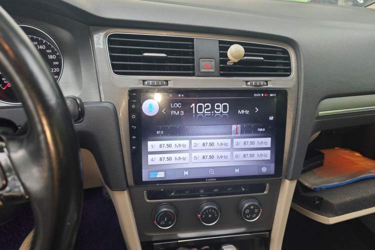 Used Volkswagen Golf 2015 1.4TSI Automatic Luxury Model Audio And AC Panel