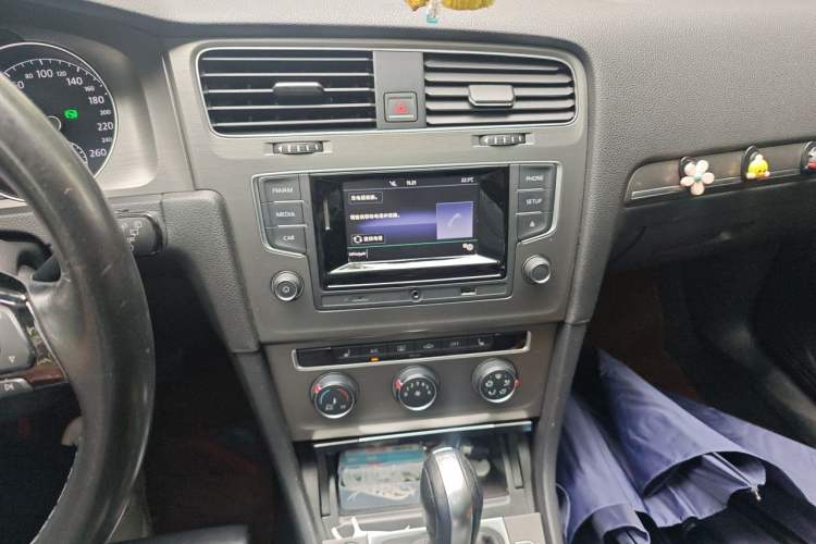 Used Volkswagen Golf 2015 1.4TSI Automatic Luxury Model Audio And AC Panel