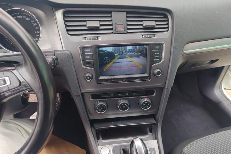 Used Volkswagen Golf 2015 1.6L Automatic Comfort Model Audio And AC Panel