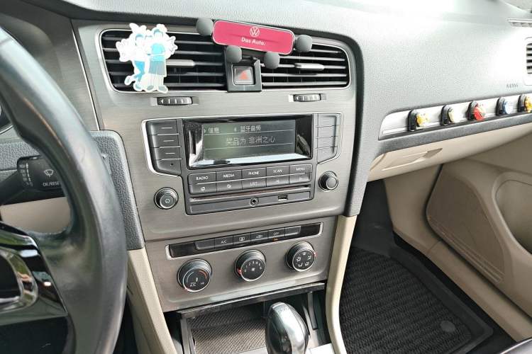 Used Volkswagen Golf 2015 1.4TSI Automatic Comfort Model Audio And AC Panel