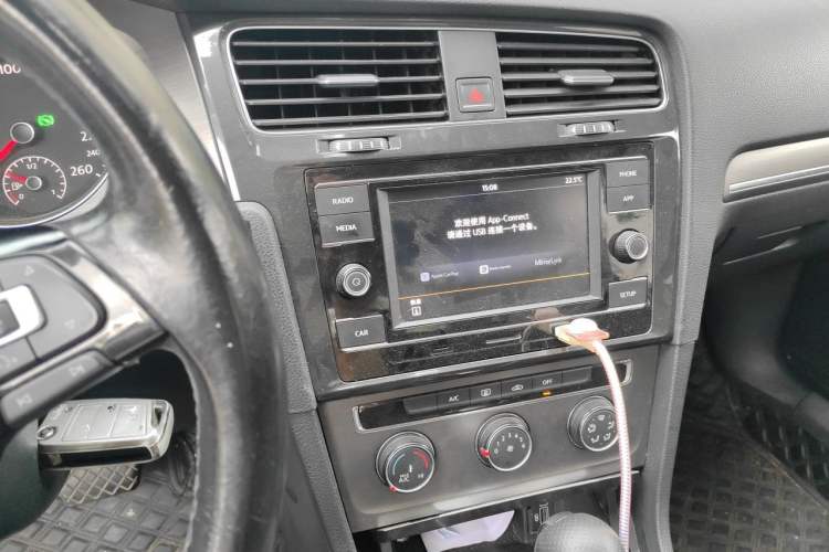 Used Volkswagen Golf 2015 1.4TSI Automatic Comfort Model Audio And AC Panel