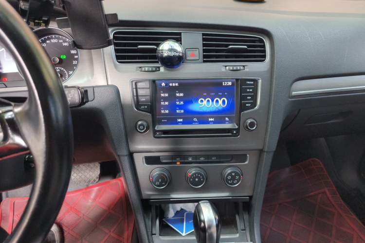 Used Volkswagen Golf 2015 1.4TSI Automatic Comfort Model Audio And AC Panel