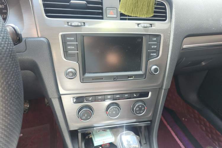 Used Volkswagen Golf 2015 1.4TSI Automatic Luxury Model Audio And AC Panel