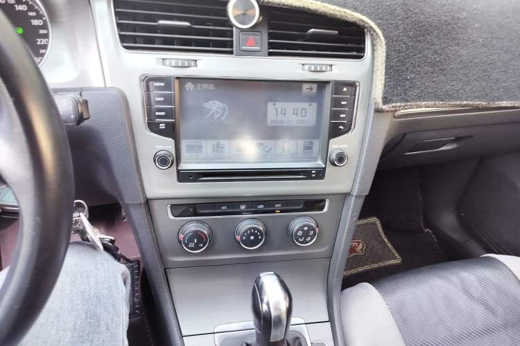 Used Volkswagen Golf 2015 1.4TSI Automatic Comfort Model Audio And AC Panel
