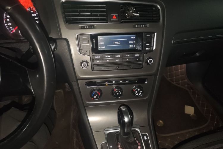 Used Volkswagen Golf 2015 1.2TSI Automatic Comfort Model Audio And AC Panel