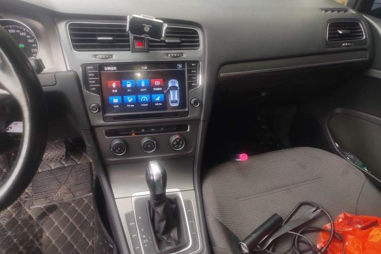 Used Volkswagen Golf 2015 1.4TSI Automatic Comfort Model Audio And AC Panel