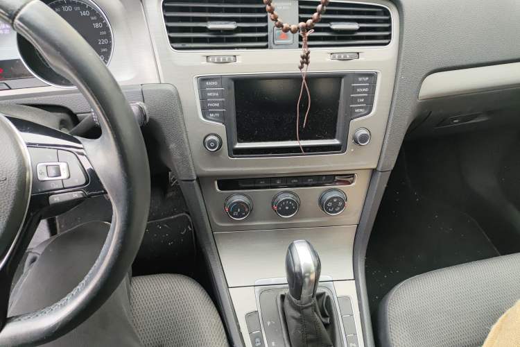 Used Volkswagen Golf 2015 1.4TSI Comfort Travel Edition Audio And AC Panel