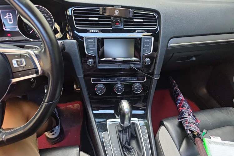Used Volkswagen Golf 2015 1.4TSI Automatic R-Line Audio And AC Panel