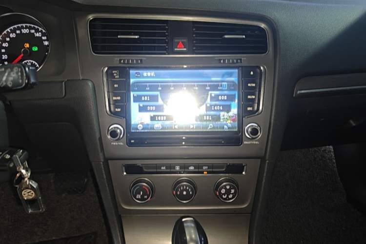 Used Volkswagen Golf 2015 1.6L Automatic Comfort Model Audio And AC Panel
