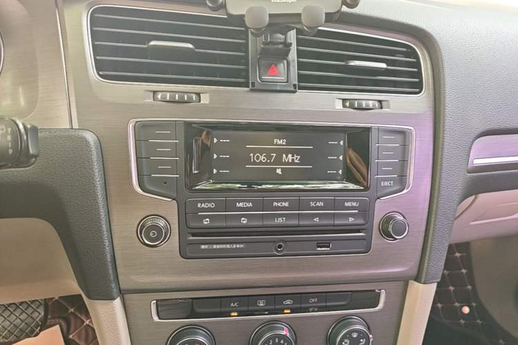 Used Volkswagen Golf 2015 1.4TSI Automatic Comfort Model Audio And AC Panel