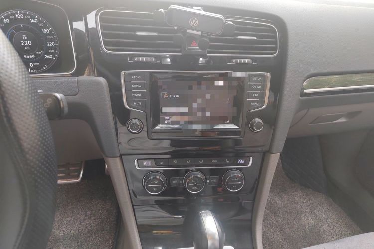 Used Volkswagen Golf 2015 1.4TSI Automatic Flagship Model Audio And AC Panel