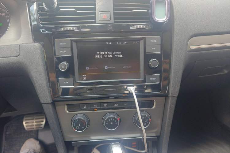 Used Volkswagen Golf 2015 1.4TSI Automatic Luxury Model Audio And AC Panel