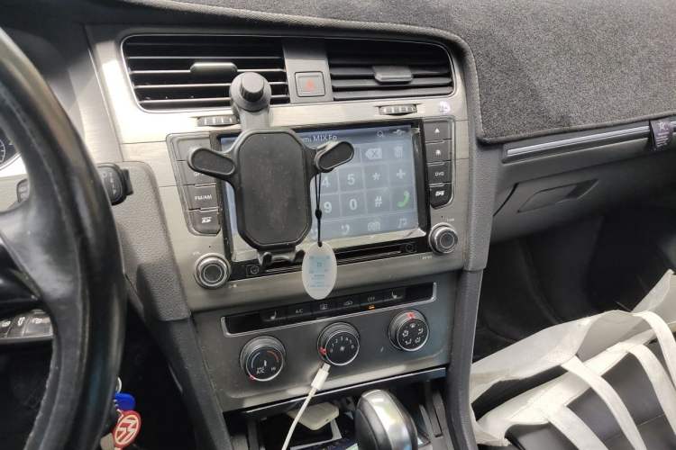 Used Volkswagen Golf 2015 1.6L Automatic Comfort Model Audio And AC Panel