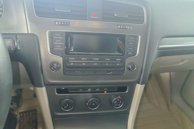 Used Volkswagen Golf 2015 1.4TSI Automatic Comfort Model Audio And AC Panel