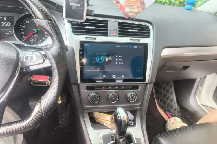 Used Volkswagen Golf 2015 1.6L Automatic Fashion Model Audio And AC Panel