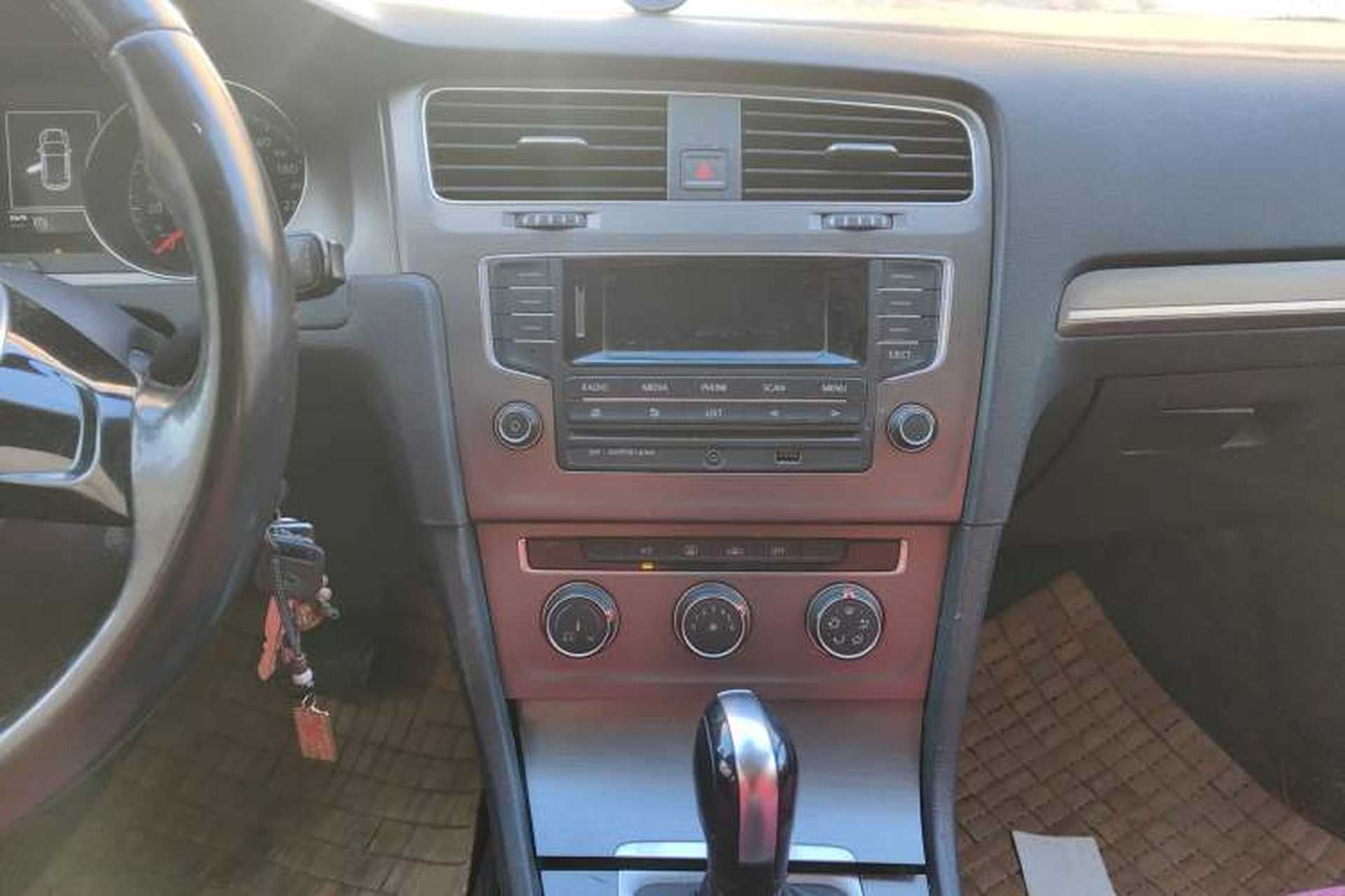 Used Volkswagen Golf 2015 1.6L Automatic Comfort Model Audio And AC Panel