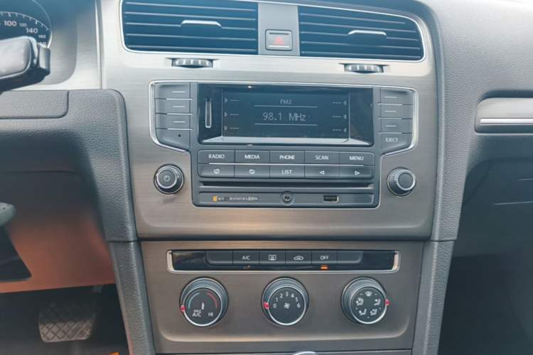 Used Volkswagen Golf 2015 1.4TSI Automatic Comfort Model Audio And AC Panel
