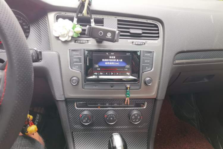 Used Volkswagen Golf 2015 1.4TSI Automatic Comfort Model Audio And AC Panel
