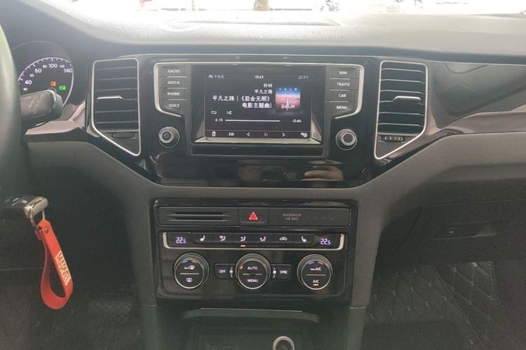 Used Volkswagen Golf 2015 1.4TSI Sportsvan Audio And AC Panel