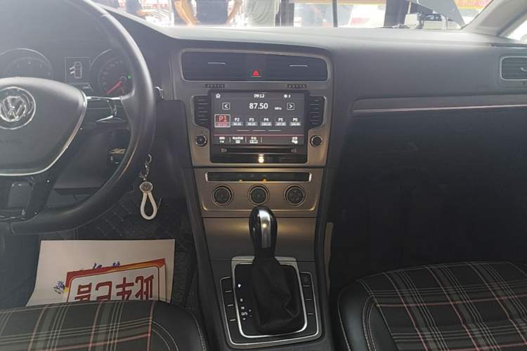 Used Volkswagen Golf 2015 1.6L Automatic Comfort Model Audio And AC Panel