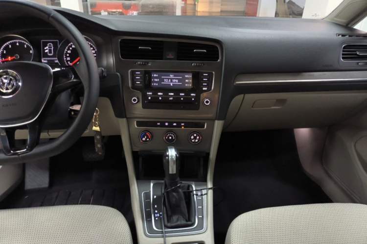 Used Volkswagen Golf 2015 1.6L Automatic Comfort Model Audio And AC Panel