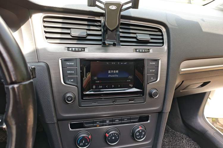 Used Volkswagen Golf 2015 1.4TSI Automatic Comfort Model Audio And AC Panel