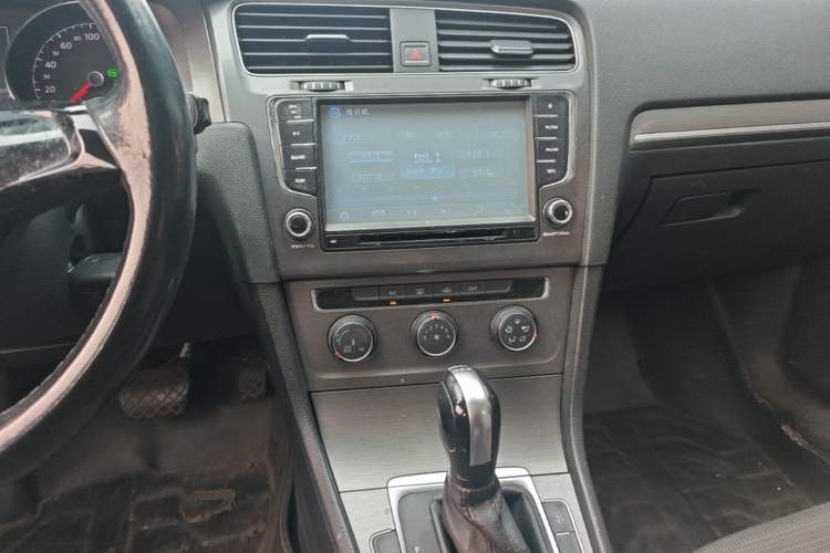 Used Volkswagen Golf 2015 1.4TSI Automatic Comfort Model Audio And AC Panel