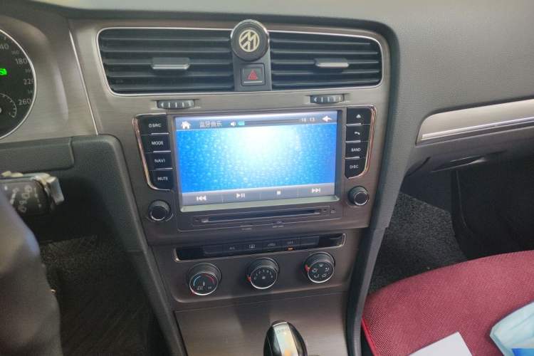 Used Volkswagen Golf 2015 1.4TSI Automatic Comfort Model Audio And AC Panel