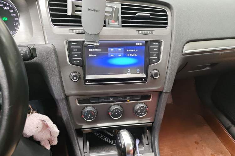 Used Volkswagen Golf 2015 1.6L Automatic Comfort Model Audio And AC Panel