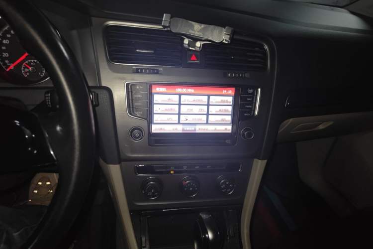 Used Volkswagen Golf 2015 1.4TSI Automatic Comfort Model Audio And AC Panel