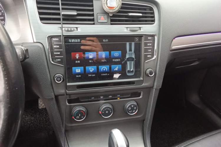 Used Volkswagen Golf 2015 1.4TSI Automatic Comfort Model Audio And AC Panel