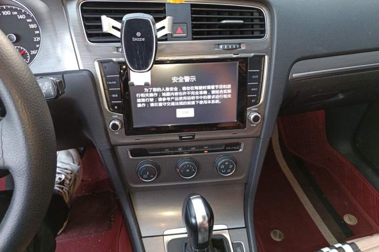 Used Volkswagen Golf 2015 1.6L Automatic Comfort Model Audio And AC Panel