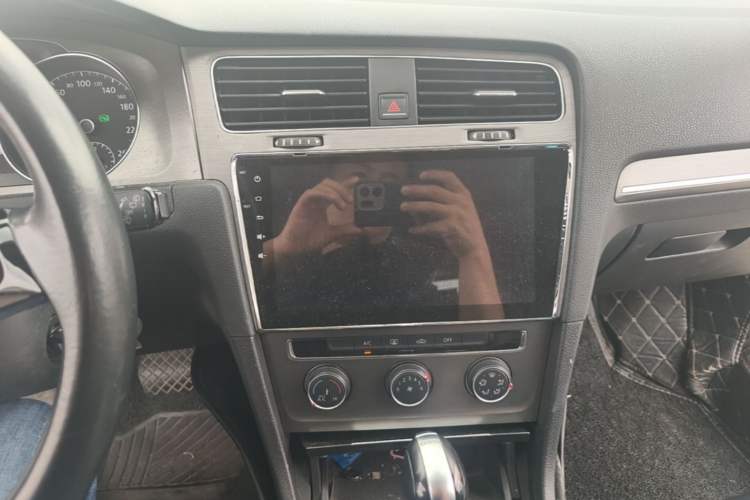 Used Volkswagen Golf 2015 1.4TSI Automatic Comfort Model Audio And AC Panel