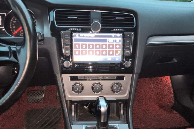 Used Volkswagen Golf 2015 1.4TSI Automatic Comfort Model Audio And AC Panel