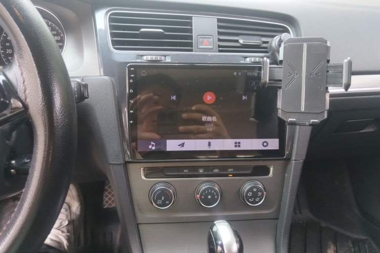 Used Volkswagen Golf 2015 1.4TSI Automatic Comfort Model Audio And AC Panel