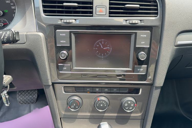 Used Volkswagen Golf 2015 1.6L Automatic Comfort Model Audio And AC Panel