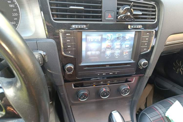 Used Volkswagen Golf 2015 1.6L Automatic Comfort Model Audio And AC Panel