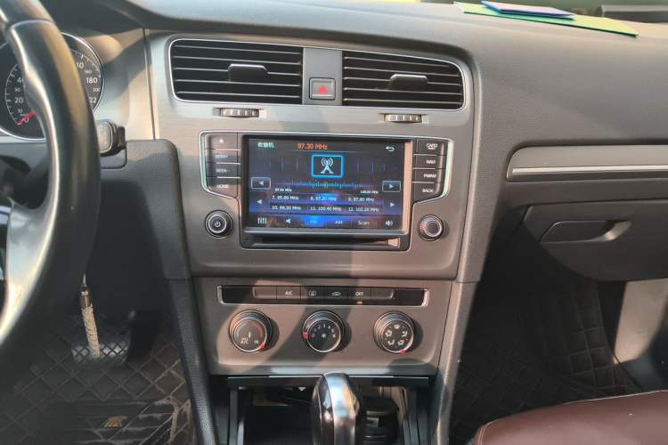 Used Volkswagen Golf 2015 1.6L Automatic Comfort Model Audio And AC Panel