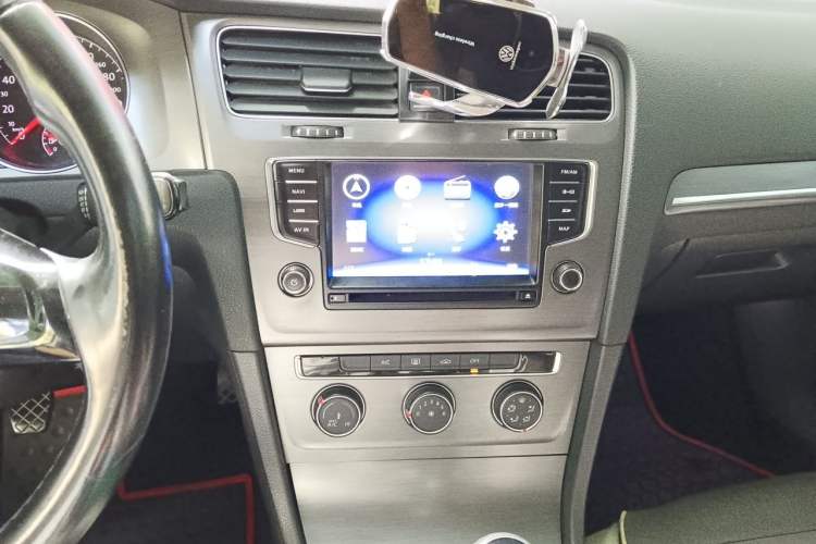 Used Volkswagen Golf 2015 1.4TSI Manual Comfort Model Audio And AC Panel