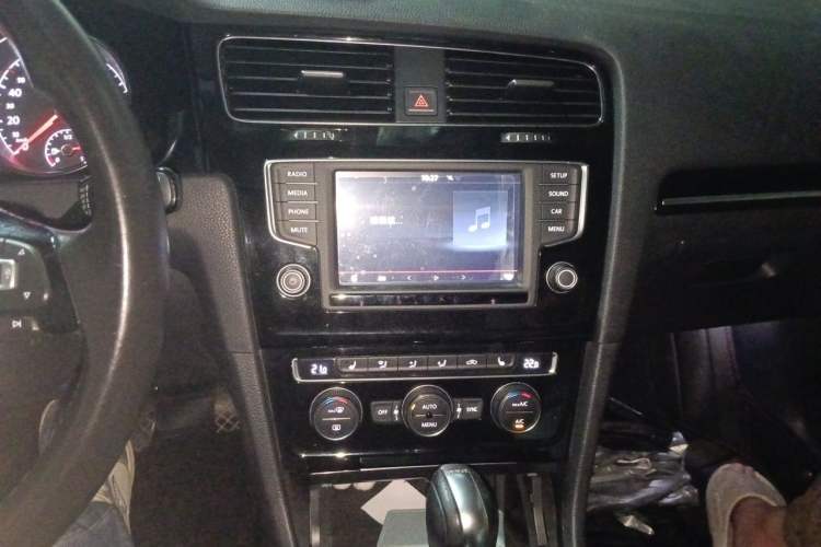 Used Volkswagen Golf 2015 1.4TSI Automatic Flagship Model Audio And AC Panel