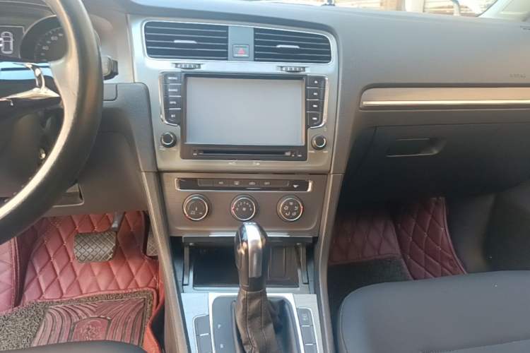 Used Volkswagen Golf 2015 1.4TSI Automatic Comfort Model Audio And AC Panel