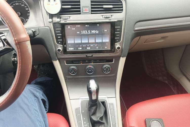 Used Volkswagen Golf 2015 1.4TSI Automatic Comfort Model Audio And AC Panel