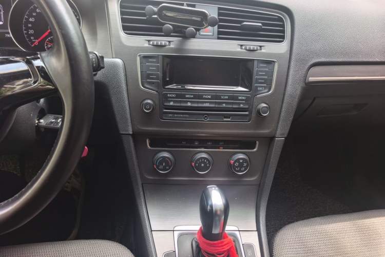 Used Volkswagen Golf 2015 1.4TSI Automatic Comfort Model Audio And AC Panel