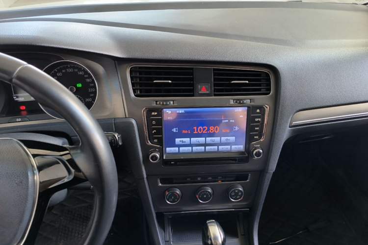 Used Volkswagen Golf 2015 1.6L Automatic Comfort Model Audio And AC Panel